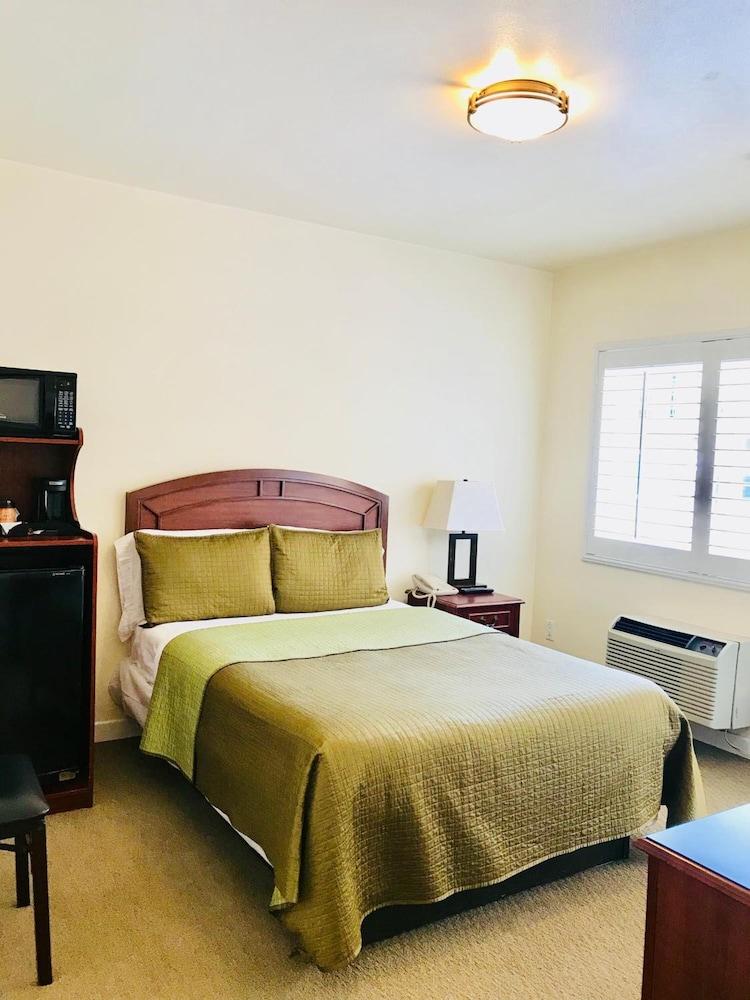 Bella Capri Inn And Suites Камарилло Экстерьер фото